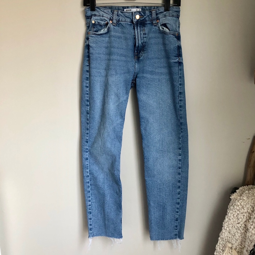 Bershka Women’s Straight Cropped Light Wash Jeans